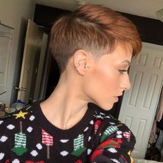 Half Shaved Hair, New Short Hairstyles, Short Pixie Haircuts, Short Haircut, Short Hair Haircuts, Crown Hairstyles