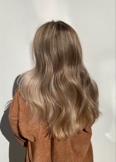 Level 7 Hair Color Blonde, Dark Sandy Blonde Hair Balayage, Dark Natural Blonde, Dark Blonde Natural Hair, Rooty Blonde Hair Dark Roots, Linen Blonde Hair, Mousy Blonde, Level 9 Blonde, Sandy Bronde Haircolor