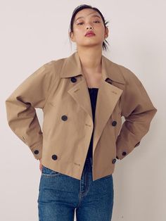 This is a short trench with an attractive three-dimensional silhouette and light crop length. The detachable belt detail and padding design on the back add points. You can style the belt in a variety of ways, such as letting it hang naturally or tying it back.- Made of high-quality twill cotton material with a soft feel- Raglan sleeves allow for comfortable movement- Pockets on both sides for practical use- Open and close using buttons that match the design*The color of the product may differ from the actual color depending on the monitor resolution. Chic Belted Cropped Outerwear, Chic Cropped Belted Outerwear, Chic Cropped Outerwear With Double-breasted Button Fastening, Chic Cropped Outerwear With Double-breasted Button, Belted Cropped Jacket For Spring, Chic Spring Outerwear With Belt Detail, Chic Cropped Jacket With Double-breasted Button For Spring, Chic Double-breasted Cropped Jacket For Spring, Chic Khaki Cropped Jacket For Work