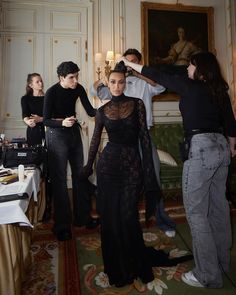 Kim Kardashian Christmas Outfit, Kardashian Christmas Outfit, Kim Kardashian Balenciaga, Kim Kardashian Christmas, Libra Energy, Kardashian Christmas, Goth Christmas, Fantastic Fashion