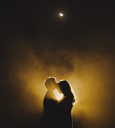 Photo Shoot At Night, Nighttime Engagement Photos, Silhouette Lighting, 2021 Silverado, Night Wedding Photography, Nighttime Wedding, Night Time Wedding, Photo Yellow, Night Shoot