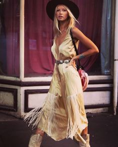 Bohemian Style U-Neck Low-Cut Sleeveless Chiffon Tassel Dress gold-S Neutral Western Outfit, Fringe Outfit Western, Aspen Outfits, Oklahoma Fashion, Glam Cowgirl, Mode Country, Nfr Outfits, Hippie Rock, Botas Western