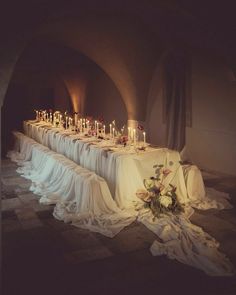 This dramatic editorial shoot in Puglia captures the essence of modern romance through bold textures, sculptural decor, and sweeping landscapes. With @babelbloom’s masterful floral designs, the setting transforms into an intimate yet striking visual experience, where vibrant colors and organic shapes breathe life into the historic masseria.