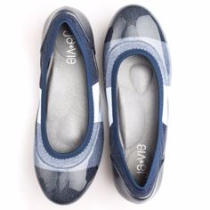 NEW Denim Colorblock Flats from Ja-Vie! | #shoes #flats #travel #balletflats #colorblock Casual Shoes For Girls, Alexander Mcqueen Casual, Shoes Alexander Mcqueen, Chic Minimalista, Cute Womens Shoes, Jordan Shoe, Outfit Designer, Friends Winter, Shoes Wallpaper