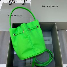 Description Balen Le Cagole Medium Bucket Bag In Green, For Women, Bags 11.8in/30cm Rep 1:1 Size: 23 x 30 x 17 cm / 9 x 11.8 x 6.7 inches (Lenght x Height x Width) Bucket bag Two hand-braided handles Adjustable and removable shoulder strap Braided shoulder pad Front zipped pocket with knotted puller Drawstring closure 1 inner pocket Wipe with a soft cloth Includes dust bag. This product is of the best quality. Balenciaga Bag, Shoulder Pads, Monaco, Bucket Bag, Designing Women, Contact Us, Fashion Bags, Balenciaga, Clutch Bag