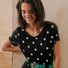 Beautiful Polka Dots Top. New With Tag Casual Tshirt, Linen Tshirts, Color 2, Linen Shirt, Casual T Shirts, Types Of Collars, Fashion Prints, Colorful Shirts, Polka Dot