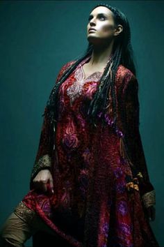 Pirate Queen, Mode Boho, Grunge Look, Looks Style, Pakistani Fashion, Red And Gold, Ethnic Fashion