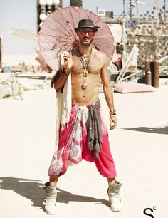 Ha HA!!! Look what I found on Pinterest :) Street Style You Have To See: First-Ever Burning Man Edition | StyleCaster Burning Man 2017, Afrika Burn, Burning Man 2015, Burning Man Costume, Burning Man Fashion, Look Festival, Black Rock City, Burning Man Outfits