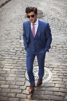 Blue groom suit (and that man please) Blue Three Piece Suit, Dress Shirt And Tie, Ray Ban Wayfarer, Ray Ban Aviator, Sharp Dressed Man, Three Piece Suit, Suit Style