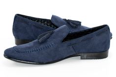 A vintage moccasin style meets modern flair with these premium designer loafers. Featuring matching tassels and a durable microfiber exterior, they pair well with a variety of styles. Semi Casual Outfit, Mens Dress Loafers, Designer Loafers, Moccasins Style, Formal Suit, Dress Loafers, Formal Suits, Suede Fabric, Soft Suede