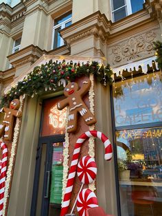 Ice Cream Shop Christmas Decoration, Polar Express Outdoor Decorations, Gingerbread Home Decor Outdoor, Christmas Cooking Ideas For Kids, Gingerbread Front Porch Decor, Christmas Window Display Retail, Diy Christmas Door Decorations, Diy Christmas Door, Christmas Balloon Decorations