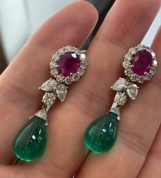 Emerald Jewelry Aesthetic, Neackles Aesthetic, Jewelry Ideas For Bride, Wedding Jewelry Ideas For Bride, Edgy Engagement Ring, Wedding Jewelry Ideas, Trendy Gold Necklace, Engagement Ring Non Traditional, Ruby Cruz