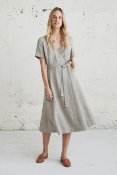 Chic Short Sleeve Linen Dress, Elegant Short Sleeve Linen Dress With Relaxed Fit, Elegant Relaxed Fit Short Sleeve Linen Dress, Fitted Beige Linen Dress For Work, Elegant Spring Linen Dress With Relaxed Fit, Vintage Linen Midi Dress For Daywear, Elegant Linen Dress With Relaxed Fit, Relaxed Fit Linen A-line Dress, Mid-length Linen Dress For Spring