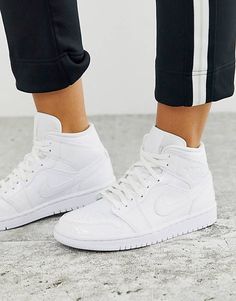 WMNS Air Jordan 1 Mid "Triple White Patent Leather" Jordan 1 White Outfit, Outfit Jordan, Nike Jordan 1 Mid, Jordan 1 Mid White, Jordan 1 Outfit, Urban Shoes, Nike Jordan 1, Sneakers Jordans, Wishlist 2024