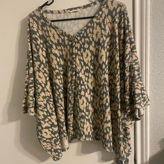 Sage Animal Print Shirt By Oddy. Size Xl. Never Worn Plus Size Snake Print Top, Animal Print Shirts, Cotton Long Sleeve T-shirt With Dog Print, Green Cream, Printed Shirts, Animal Print, Top Blouse, Womens Tops, Women Shopping