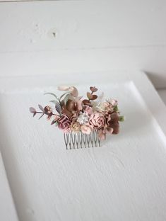 Comb is decorated with paper flowers , plastic leaves and preserved leaves . Size: The width of the metal base -2 inches (5 cm) The total width of 4.5 inches (12 cm) The total height of 3 inches (8 cm) Thanks for visiting!! Hair Comb Clips, Flower Comb, Wedding Hair Clips, Bridal Comb, Blush Flowers, Bridesmaid Accessories, Floral Headpiece, Pastel Floral, Flower Accessories