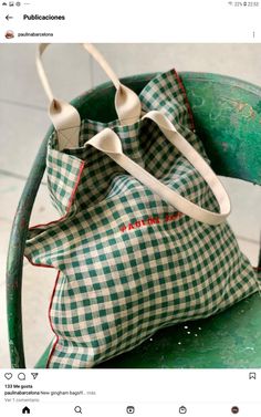 Bag Product Photography Ideas, Sacs Tote Bags, Diy Bag Designs, Diy Couture, Fabric Bags, Fabric Bag, Laura Ashley