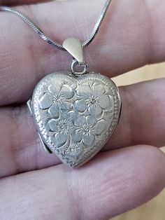 Great gift for heart and locket lovers! Silver Vintage Locket, Heart Locket Necklace Silver, Silver Antique Jewelry, Locket Necklace Silver, Locket Earrings, Camden Market, Vintage Locket, Grunge Jewelry, Edgy Jewelry