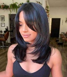 Layered Haircuts With Bangs, Layered Hair With Bangs, Medium Layered Haircuts, Medium Length Hair With Layers, Hairstyles For Layered Hair, Shoulder Length Hair Cuts, Haircuts Straight Hair