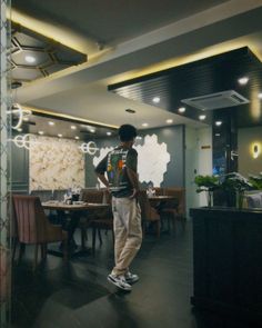 a man is standing in the middle of a restaurant