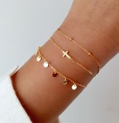 Gold-plated silver mini-chain bracelet, for a modern and elegant look, with 8 mini charms in the form of discs or small plates. This bracelet will bring a subtle movement to your wrist thanks to its 8 dangling plates. Each round and flat badge measures 4 mm in diameter. The total length of the bracelet is 16 cm and it has an additional 3 cm as an extension, so that you can adjust it to the perfect size of your wrist. Ideal both to wear it alone and to combine with other bracelets in your jewelry Dainty Metal Charm Bracelet For Party, Dainty Tarnish Resistant Bracelets For Party, Dainty Tarnish-resistant Bracelets For Party, Dainty Round Chain Bracelet For Party, Rose Gold Bracelets With Delicate Chain, Dainty Metal Bracelets For Party, Dainty Metal Beaded Bracelets For Party, Dainty Party Charm Bracelet With Adjustable Chain, Delicate Gold-plated Silver Bracelets