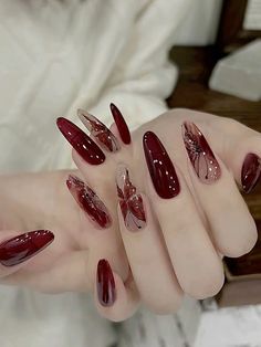 Red Nail Art Aesthetic, Nails Aesthetic Red, Nailart Red, Maquillage Yeux Cut Crease, Red Nail Art Designs, Tato Henna, Graduation Nails, Nail Designs Valentines, Pretty Gel Nails