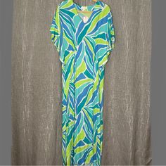 * Gorgeous V Neck Maxi Dress * 24” Side Slits * Flutter Sleeves * P2p: 16” * Overall Length: 57” * Waist Ruching For A Fitted Look * Smoke Free Home Blue Flutter Sleeve Beach Dress, Vacation Lined Green Maxi Dress, Vacation Green Lined Maxi Dress, Green Flowy Lined Maxi Dress, Flowy Green Lined Maxi Dress, Blue Flutter Sleeve Maxi Dress For Vacation, Blue Bohemian Maxi Dress With Flutter Sleeves, Flowy Blue Maxi Dress For Vacation, Green Vacation Dress For Holiday