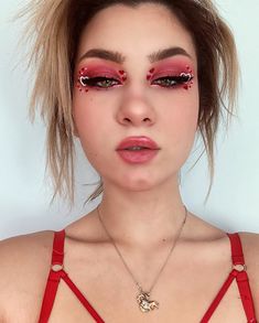 Red Valentine’s Day Makeup, Pink Red Makeup, Red Valentines Makeup, Valentine’s Day Looks, Cupid Halloween Makeup, Cupid Makeup Halloween, Valentine's Makeup Looks, Valentines Makeup Ideas Simple, Pink And Red Makeup