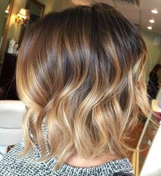 Moderne Balayage Frisuren für kurze Haare 2021: Diese 9 Haarfarben sind im Trend! Balayage Hair Honey, Grey Balayage, Blonde Balayage Bob, Brown To Blonde Balayage, Blonde Shades, Blonde Balayage Highlights