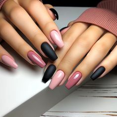 10 Gorgeous and Easy Pink and Black Nail Art Ideas Short Coffin Gel Nail Designs, Nails Design Dark Colors, Black Nails With Matte Design, Colored Tip Acrylic Nails, Black Matte Nails Halloween, Black And Mauve Nails, Short Matte Acrylic Nails, Aesthetic Nails Dark, Dark Romance Nails