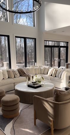 Living Room Ideas White Couch, Living Room Ideas White, Cream And Black Living Room, Room Ideas White, Modern Christmas Living Room, Black Living Room Ideas, Calm Living Room, Cozy Living Room Ideas, Holiday Living Room