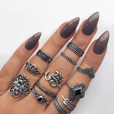 Nail Matte, Black Ring Set, Jewelry Hippie, Antique Silver Rings, Knuckle Ring, Epilator, Matte Nails, Nail Lacquer, Nails Designs