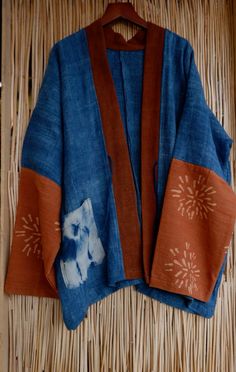 Handmade jacket : Indigo , natural dyeing , batik ,hemp , Hà Giang Patron Kimono, Mens Kimono Shirt, Classy Tops, Handmade Jacket, Patchwork Fashion, Patchwork Clothes, Eco Print, Natural Dyeing, Kimono Fabric