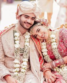 Shadi Pose, South Indian Bride Saree, Candid Couple, Sabyasachi Bride, Wedding Planning Ideas, Poses Couple, Bridal Photo, Bride And Groom Outfit, Wedding Photoshoot Poses