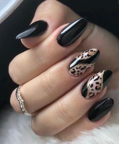 Cheetah Gel Nail Designs, Animal Print Nail Art Designs, Black Nail Dip Ideas, Leopard Print Nails Short, Leopard Accent Nail, Leopard Print Nail Designs, Animal Print Nail Designs, Nail Art Leopard, Animal Print Nail Art