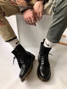 Doc Martens Laces Style, Farrow Keene, Dr Martens Boots Outfit, Street Style Outfits Men