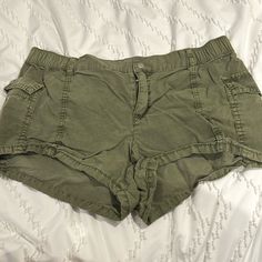 Never Worn Urban Outfitters Stretch Cotton Shorts, Urban Outfitters Cotton Stretch Shorts, Urban Outfitters Summer Bottoms With Pockets, Summer Bottoms With Pockets By Urban Outfitters, Green Bottoms With Pockets By Urban Outfitters, Urban Outfitters Green Summer Bottoms, Urban Outfitters Short Bottoms With Pockets, Urban Outfitters Summer Shorts With Pockets, Green Bottoms With Pockets From Urban Outfitters