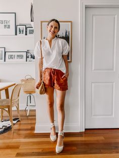 Linen Shorts Outfit, Espadrilles Outfit, Casual Summer Wear, Outfits To Wear, Shorts Outfits, Summer To Fall, Denim Cutoffs, Evening Outfits, Golden Girl