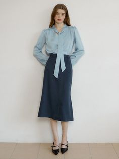 Calf-length flared skirt in woven fabric. Wrapover front with hidden buttons at waist. Lined. - High waist- Flared- Wrapover Blue Pleated Skirt For Work, Business Casual Lined Flared Skirt, Business Casual Flared Lined Skirt, Chic Business Casual Flared Skirt, Blue Pencil Skirt For Workwear In Fall, Chic Workwear Skirt With Button Closure, Blue Fall Pencil Skirt For Work, Flared Work Skirt With Button Closure, Flared Workwear Skirt With Button Closure