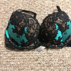 Nwot Size 34c Very Sexy Push Up Bra Beautiful Thread And Lace Details Push-up Bra With Lace Closure For Party, Black Push-up Bra With Lace Closure, Fitted Push-up Bra For Night Out, Fitted Lace Closure Bra For Night Out, Black Lace Closure Push-up Bra, Victoria's Secret Partially Lined Bra For Night Out, Night Out Push-up Bra With Lined Body, Push-up Bra With Lined Body For Night Out, Push-up Bra For Night Out With Lined Body