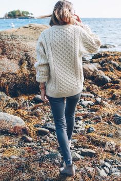 Sweater Outfits Men, Camden Maine, Knit Sweater Outfit, Maine Travel, Fisherman Sweater, Mode Casual, School Looks, White Sweater, 가을 패션