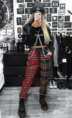 Egirl Fashion, Skater Girl Outfits, Aesthetic Grunge Outfit, Fashion Grunge, Rock Punk, Trending Fashion Outfits, Punk Outfits, Alt Fashion, Indie Outfits