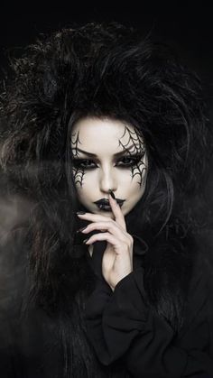 Darya Goncharova. Gothic Posters, Makeup Runway, Carnaval Make-up, Halloween Imagem, Vampire Makeup, Makeup Outfit