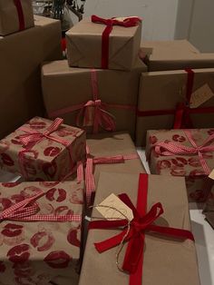 many wrapped presents are sitting on the floor