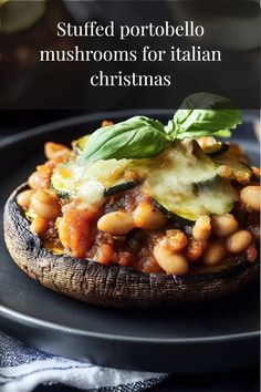 Hearty stuffed mushrooms, a vegetarian dish for an authentic Italian Christmas. Italian Thanksgiving Recipes, Veg Starter Recipes, Beans In Tomato Sauce, Italian Thanksgiving, Sliced Zucchini, Vegetarian Appetizer, Stuffed Portobello Mushrooms, Stuffed Portobello