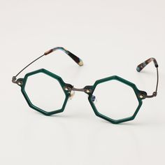 Elevate your style with our Union glasses, featuring a unique green titanium frame. Designed with expert precision, these glasses offer maximum comfort and durability. Stand out from the crowd and make a statement with these modern yet timeless glasses. Unique Eye Glasses Frames, Modern Green Sunglasses With Metal Frame, Modern Green Glass Sunglasses, Green Eye Glasses, Green Glasses Frames, Unique Glasses Frames, Cheap Eyeglasses, Eye Glass Frames, Glasses Frames Trendy