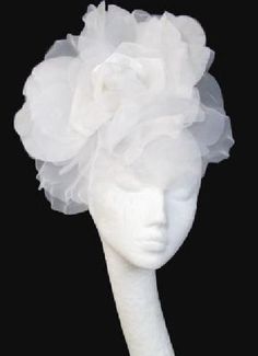 Asian Bridal Wear, White Fascinator, Bride Head, Bridal Hat, Modern Vintage Fashion, Kentucky Derby Hats, Fascinator Hat, Bride Hair Accessories, Asian Bridal