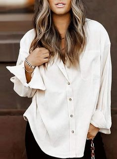 You will never out of style for this solid corduroy shirt, a perfect gift for your friends, roomate and your family. Casual Chique, Cuffed Top, Women's Button Down Shirt, Solid Sweaters, Casual Long Sleeve Shirts, Dressy Outfits, Collar Blouse, White Shirts, Casual Blouse