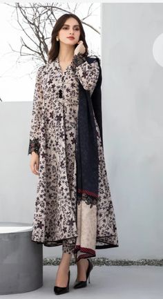 Open Picture, Ladies Suits Indian, Fashion Girl Design, Simple Dress Casual, Sharara Designs, Latest Dress Design, Designer Kurti Patterns, Beautiful Casual Dresses, Lawn Suit