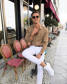 White Pants Outfit Men, White Trousers Outfit, White Pants Outfit, Trousers Outfit, Pants Outfit Men, Khaki Shirt, Casual Professional, White Trousers, Outfit Jeans